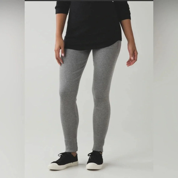 Lululemon Find Your Mantra Pant
Heathered Medium Grey / Heathered Dark Grey - Picture 1 of 8